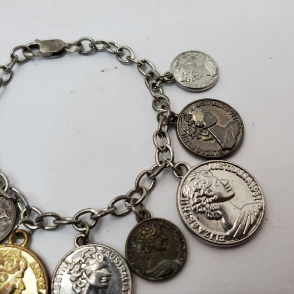 Vintage Queen Elizabeth II 1981 Australia Coin Charm bracelet - Picture 4 of 8